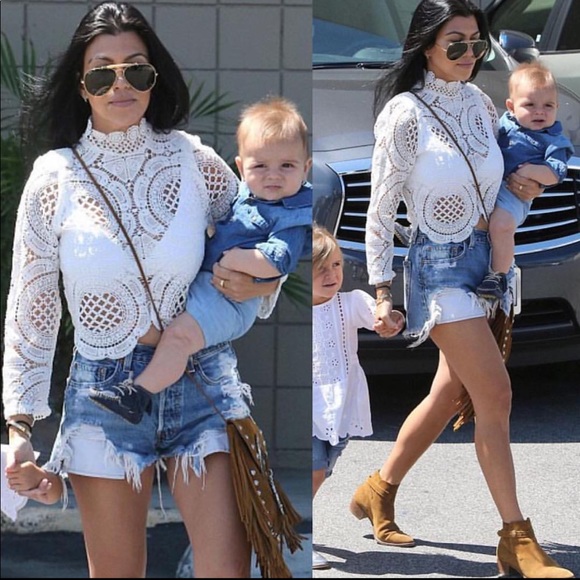 π WHITE FOX LACE CROP TOP π - Picture 1 of 10